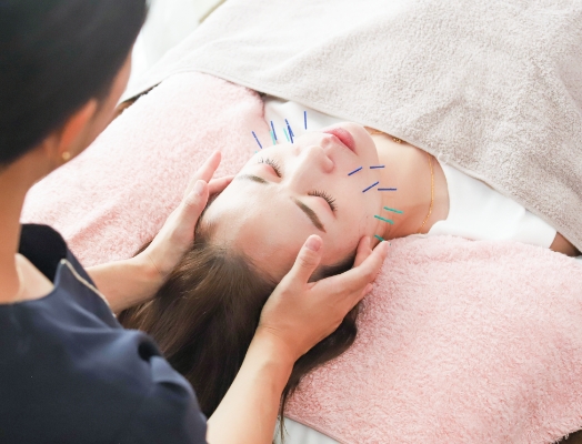 昼間部・夜間部の全員が美容鍼灸を学べる環境