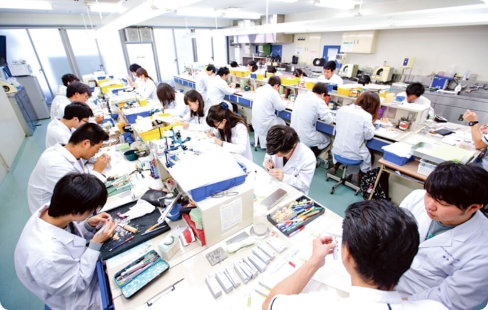 矯正歯科技工学