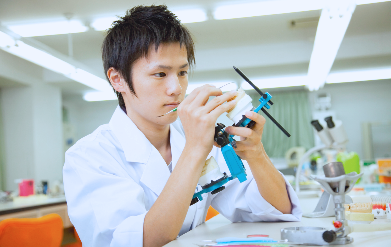 歯科技工士は人の健康と笑顔を支える仕事です!