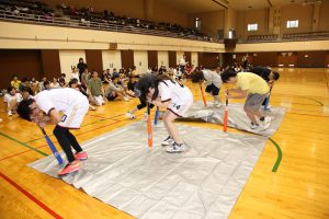 ぐるぐるバット競争。目が回る～～