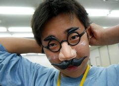 鼻付きめがねがよくお似合いです！（笑）