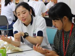 自分の骨を触りながら学スタが教えてくれます！