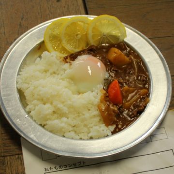 レモンがアクセント！オシャレな温玉カレー