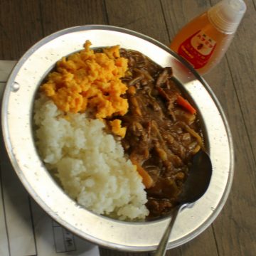 トッピングに蜂蜜！？未知のカレー