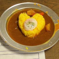 かわいい！ハート型温玉カレー