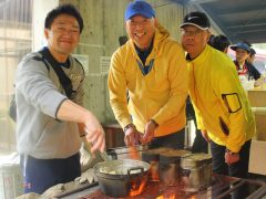 先生チームも負けません！漢の消防カレー！！