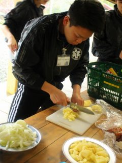 実は超料理できる系男子！！手際よすぎ！