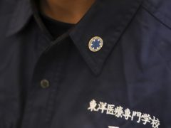 全員が徽章を実習服へ！！