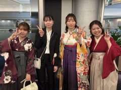 仲良しの先生とハイチーズ!