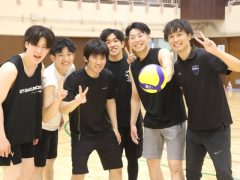 仲良しの先生とハイチーズ！