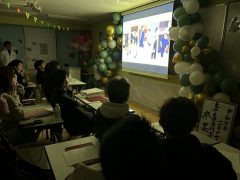 動画鑑賞でクラスメイト全員と思い出を振り返り😎