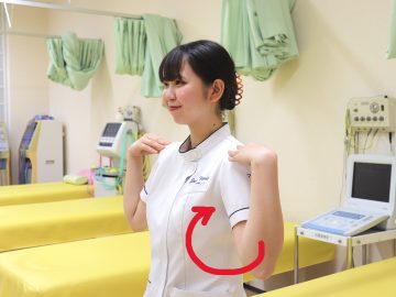 肩回しのストレッチ