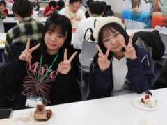 2人とも、なんか似てるような…