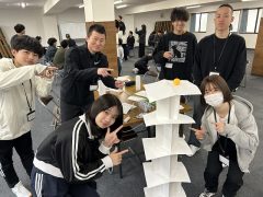 2日目のペーパータワー作りの様子！力作です