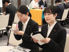 メモも取ってそれぞれの企業の特徴をまとめます！