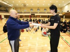 表彰状を受け取るクラス代表！