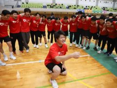 応援団長を真ん中に円陣！