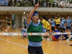 最高の笑顔でゴールテープを切る！