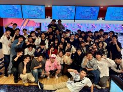 みんなでオリジナルポーズの1年生