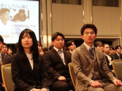 真剣に話を聞く新入生😌