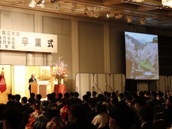 学校長からは「凛として生きよ」と熱いメッセージ