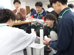 ペーパータワー製作中…
