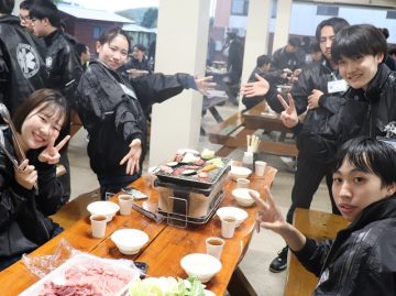 BBQ 開始！お肉を焼いています