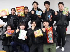 優勝チームにはお菓子が贈られました