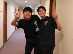 仲良しになった友達とピース！