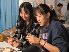 ボードゲームの店から聞こえてくる「UNO！！」