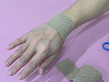 テーピング道場 ３つのステップで覚えるセルフテーピング２ 上肢編 医療系の国家資格取得なら大阪の東洋医療専門学校