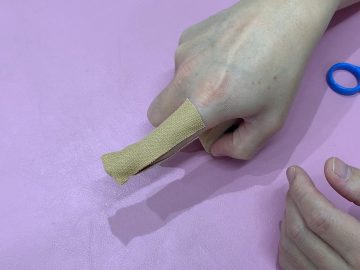 テーピング道場 ３つのステップで覚えるセルフテーピング２ 上肢編 医療系の国家資格取得なら大阪の東洋医療専門学校